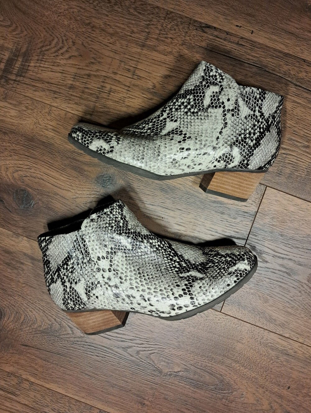 Blondo White and Black Snake-Print Waterproof Zip Chic Ankle Booties